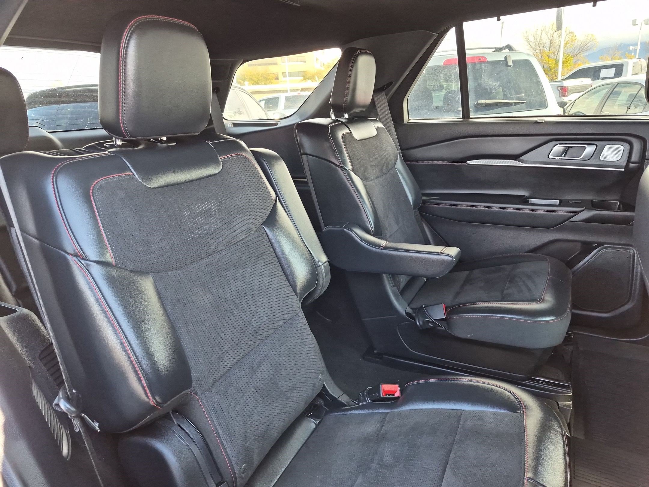 Certified 2025 Ford Explorer ST AWD/4WD image 33