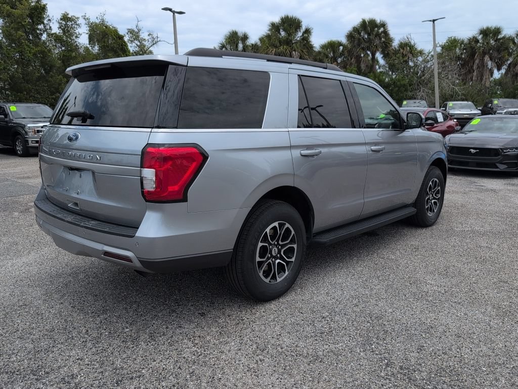 Certified 2024 Ford Expedition XLT RWD image 3