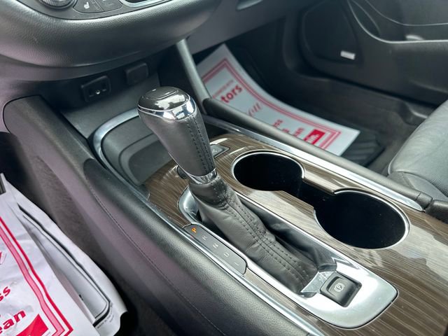 Used 2018 Chevrolet Malibu Premier w/ Premier Sun and Wheel Package FWD image 19