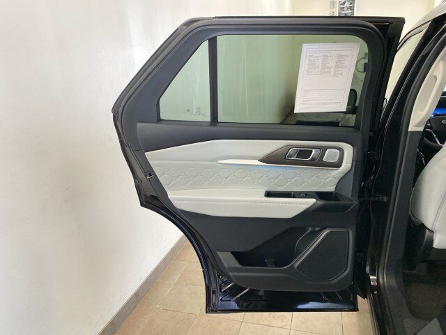 Certified 2025 Ford Explorer Platinum w/ LUX Leather Package AWD/4WD image 9