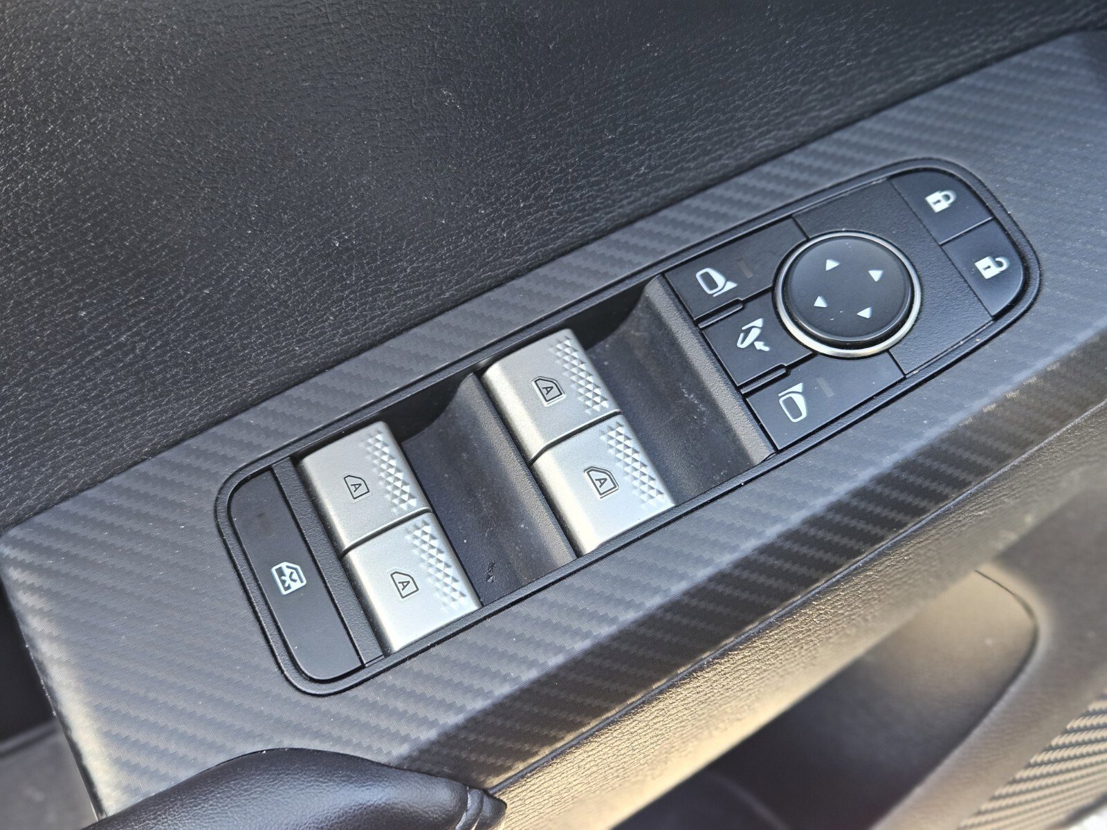 Used 2024 Mitsubishi Outlander SE image 18