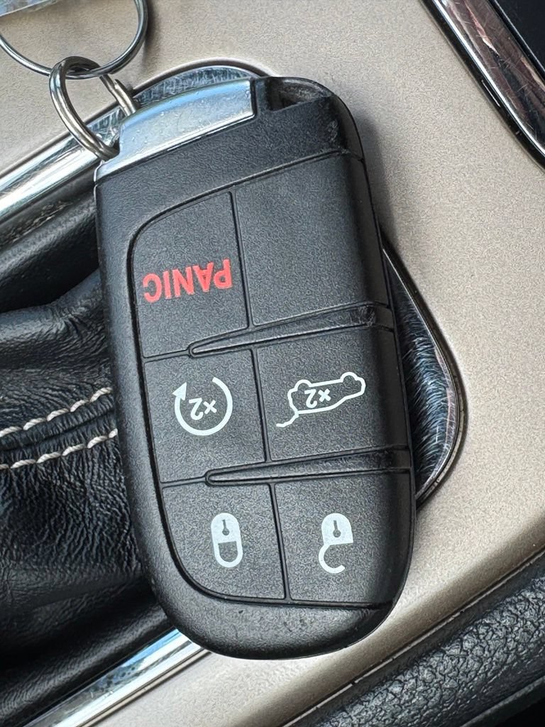 Used 2017 Jeep Grand Cherokee Overland w/ Jeep Active Safety Group AWD/4WD image 44