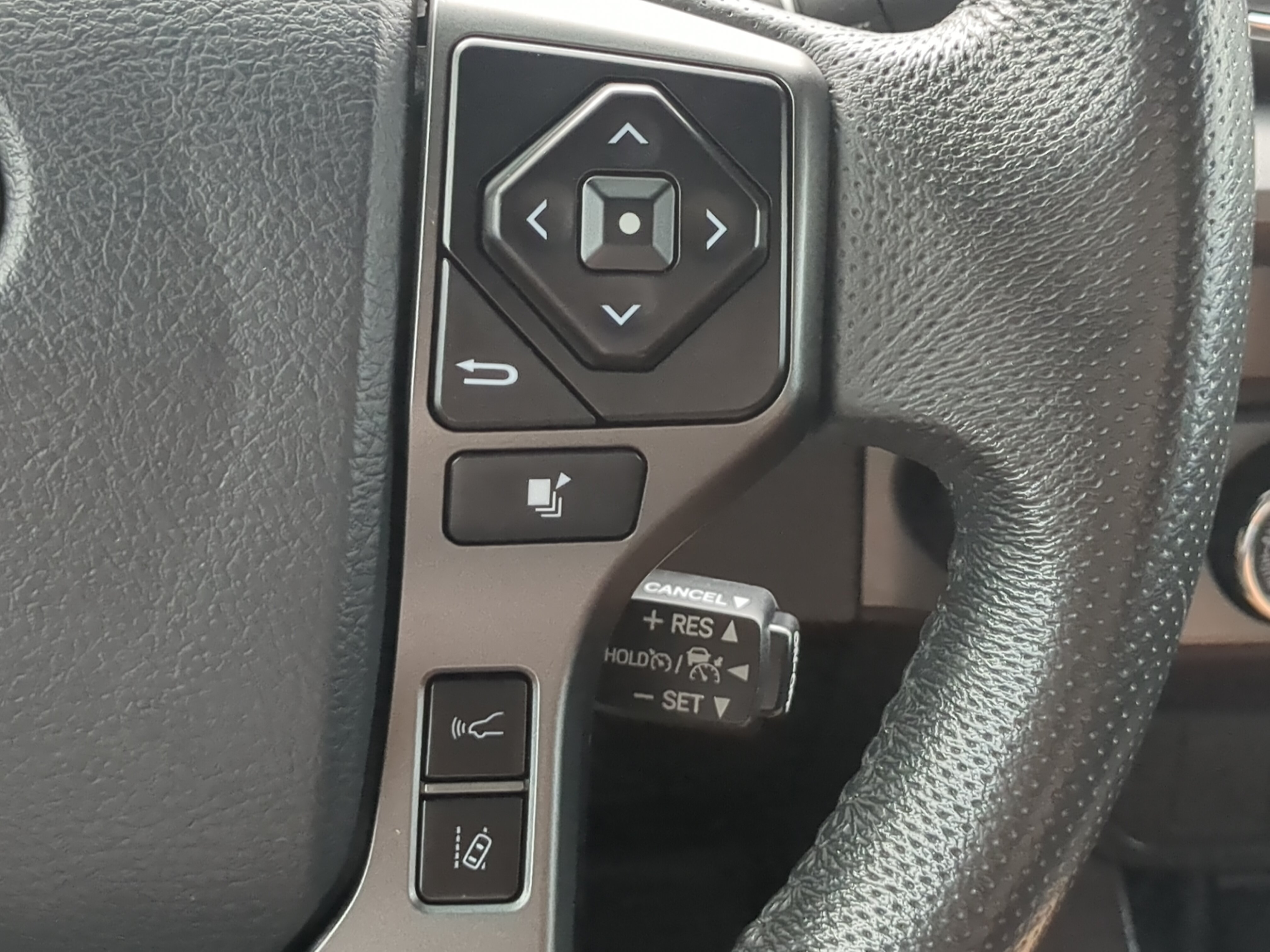 Used 2020 Toyota Tacoma TRD Off-Road AWD/4WD image 23