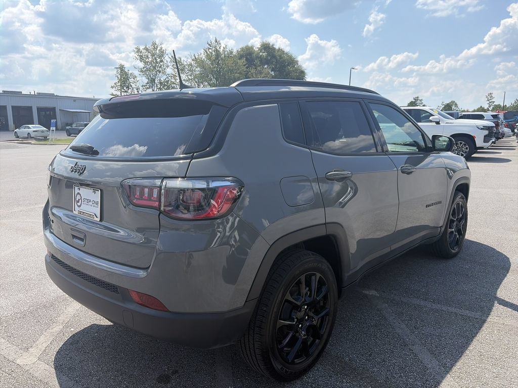 Used 2024 Jeep Compass Latitude w/ Convenience Group AWD/4WD image 7
