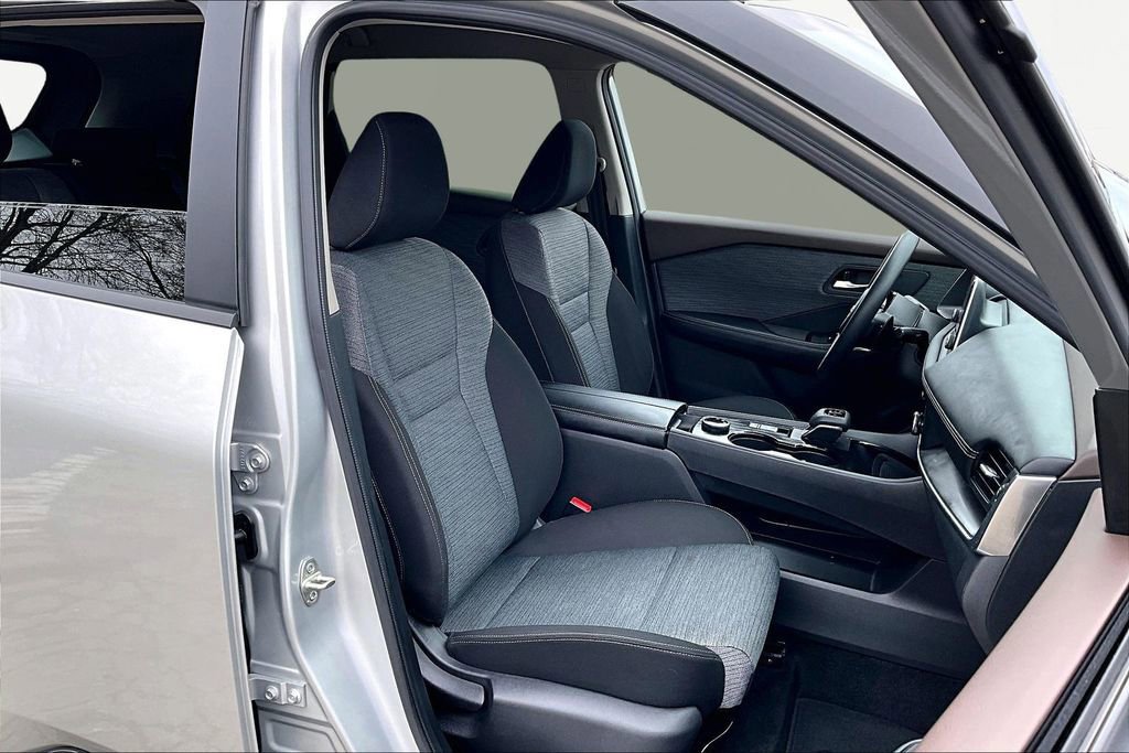 Used 2023 Nissan Rogue SV AWD/4WD image 9