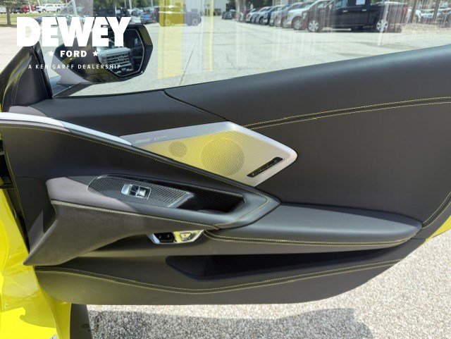 Used 2022 Chevrolet Corvette Stingray Premium Conv w/ Z51 Performance Package RWD image 31