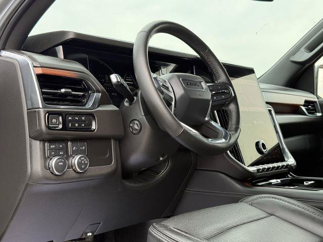 Used 2025 GMC Yukon Denali AWD/4WD image 12