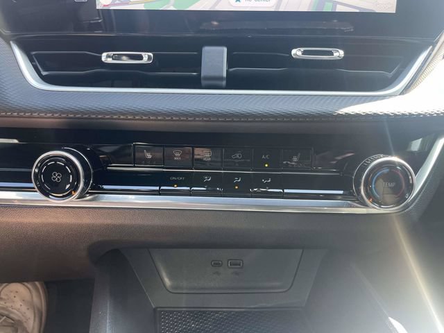 Used 2026 Chevrolet Equinox LT w/ Safety and Technology Package FWD image 33