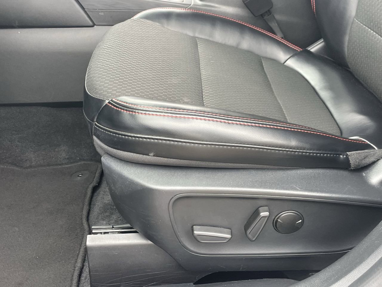 Certified 2024 Ford Escape ST-Line w/ Cold Weather Package FWD image 24