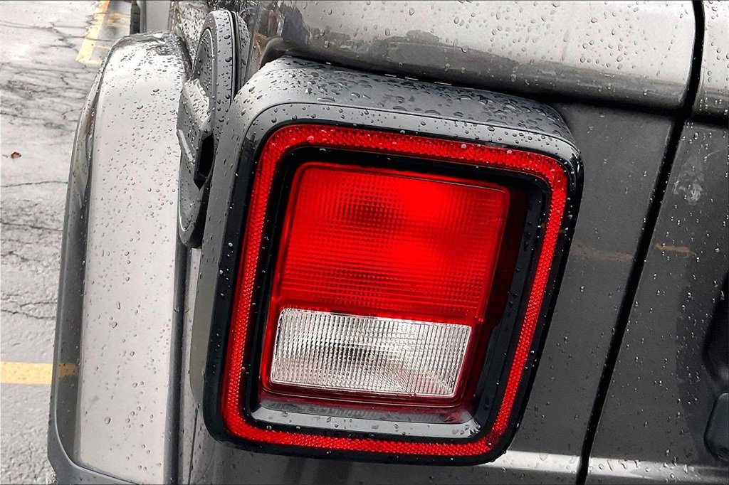 Used 2019 Jeep Wrangler Unlimited Sahara image 26