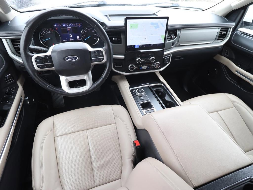 Certified 2024 Ford Expedition XLT image 11