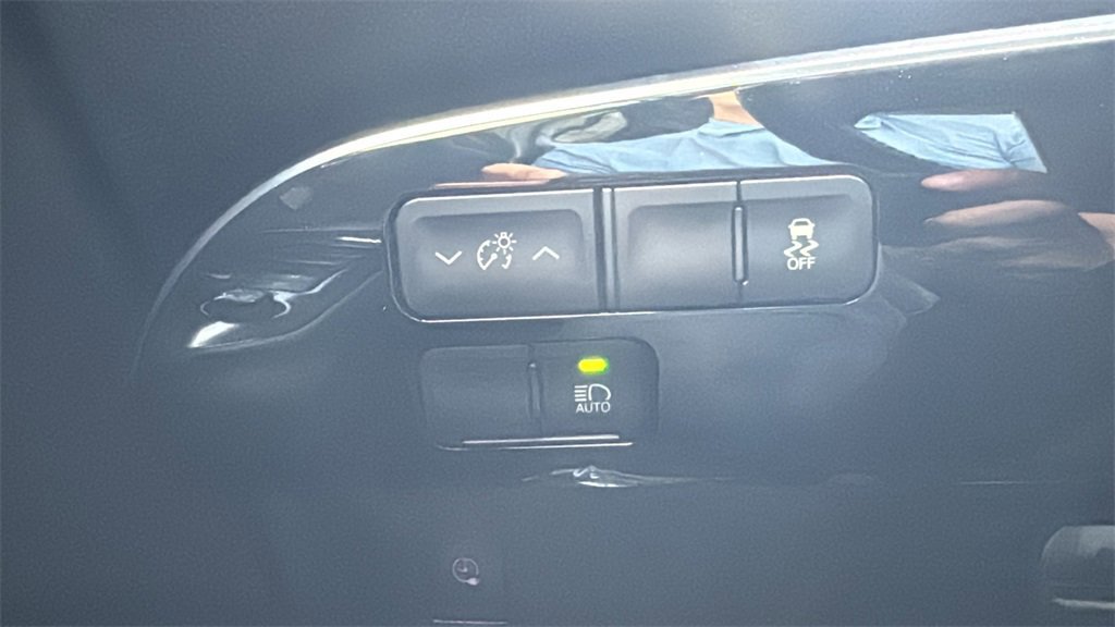 Used 2019 Toyota Prius Prime Premium image 18