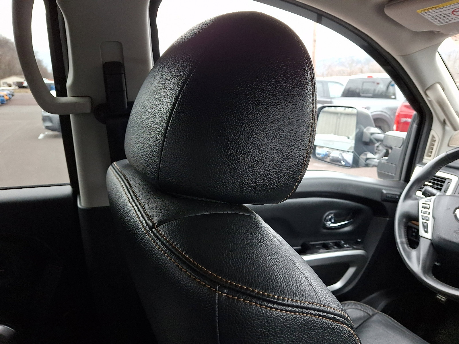 Used 2017 Nissan Titan SL AWD/4WD image 13