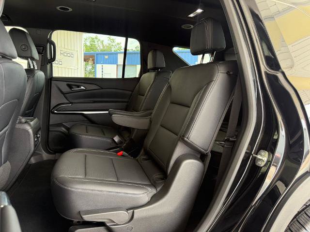Used 2025 Chevrolet Traverse LT FWD image 8