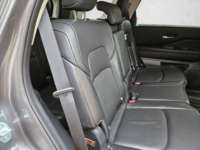 Used 2022 Nissan Pathfinder SL FWD image 17