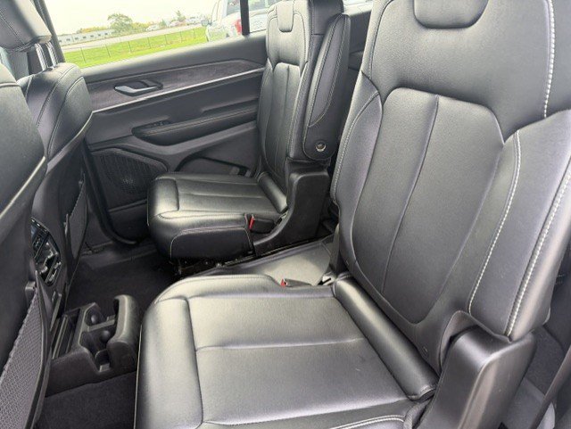 Used 2025 Jeep Grand Cherokee L Limited AWD/4WD image 26