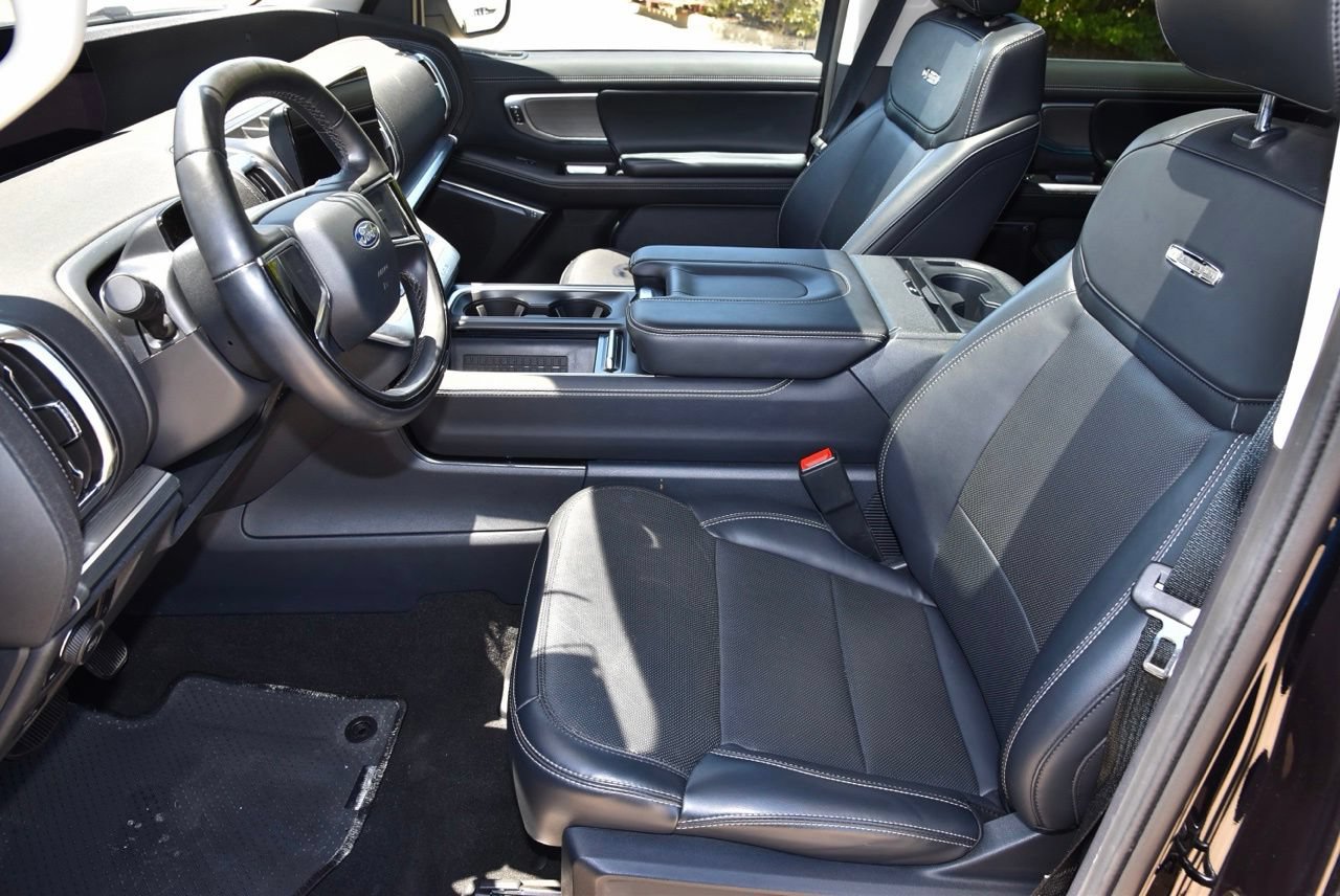 Certified 2025 Ford Expedition Platinum w/ Driver's Package AWD/4WD image 9