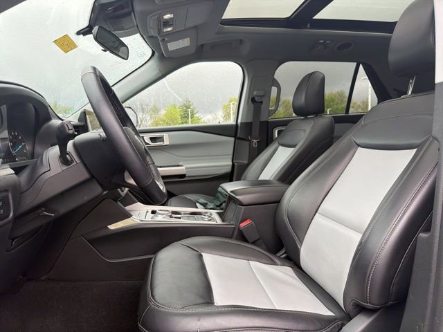 Certified 2023 Ford Explorer XLT w/ Equipment Group 202A image 30