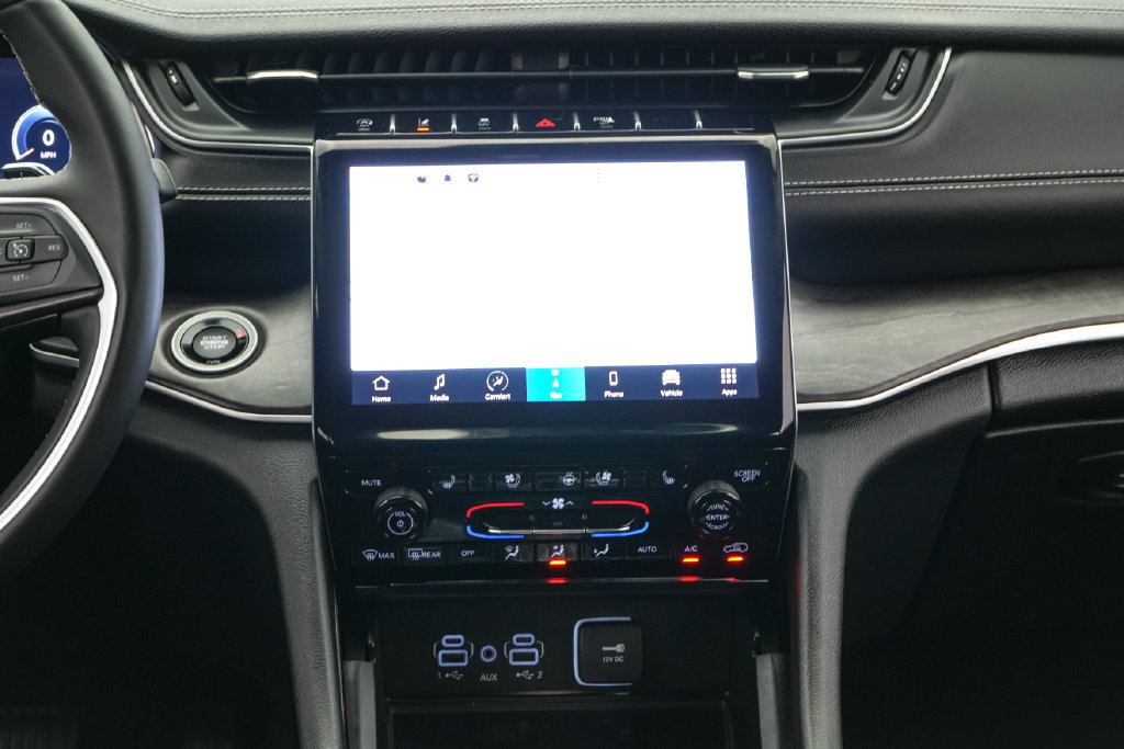 Used 2023 Jeep Grand Cherokee Limited w/ Luxury Tech Group II AWD/4WD image 15