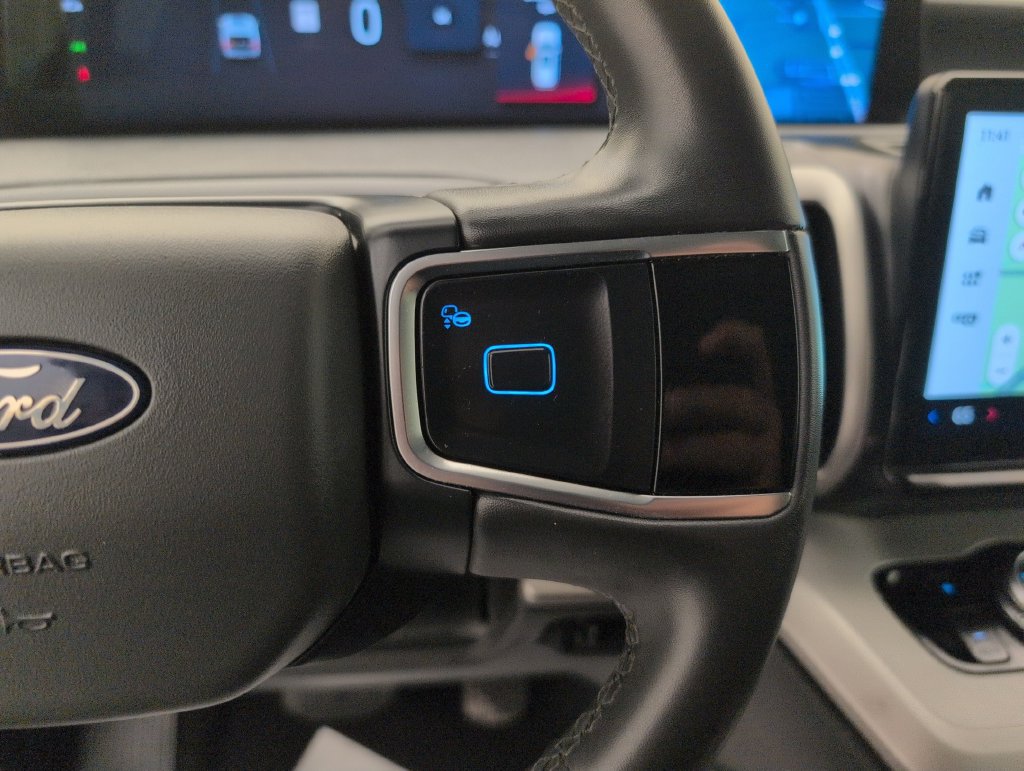 Certified 2025 Ford Expedition Active AWD/4WD image 39
