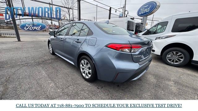 Used 2022 Toyota Corolla LE image 3