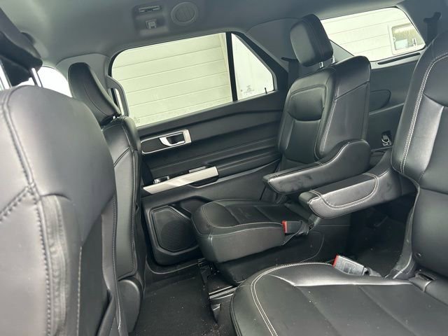 Certified 2022 Ford Explorer XLT w/ Equipment Group 202A AWD/4WD image 9