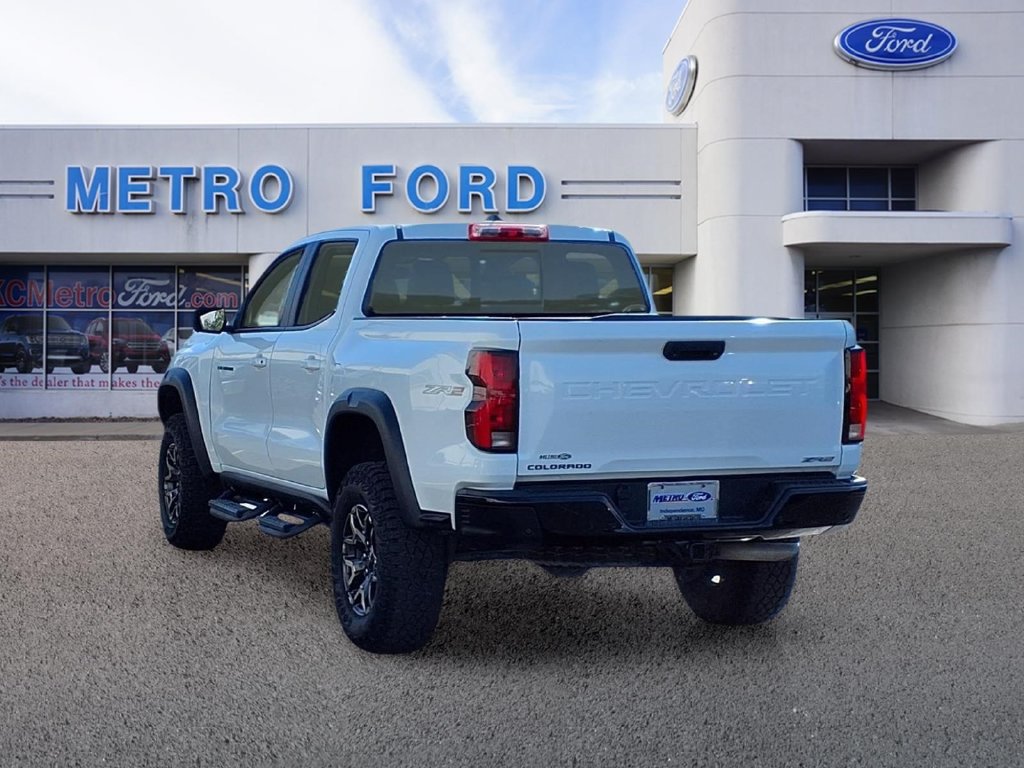 Used 2025 Chevrolet Colorado ZR2 w/ Technology Package AWD/4WD image 5