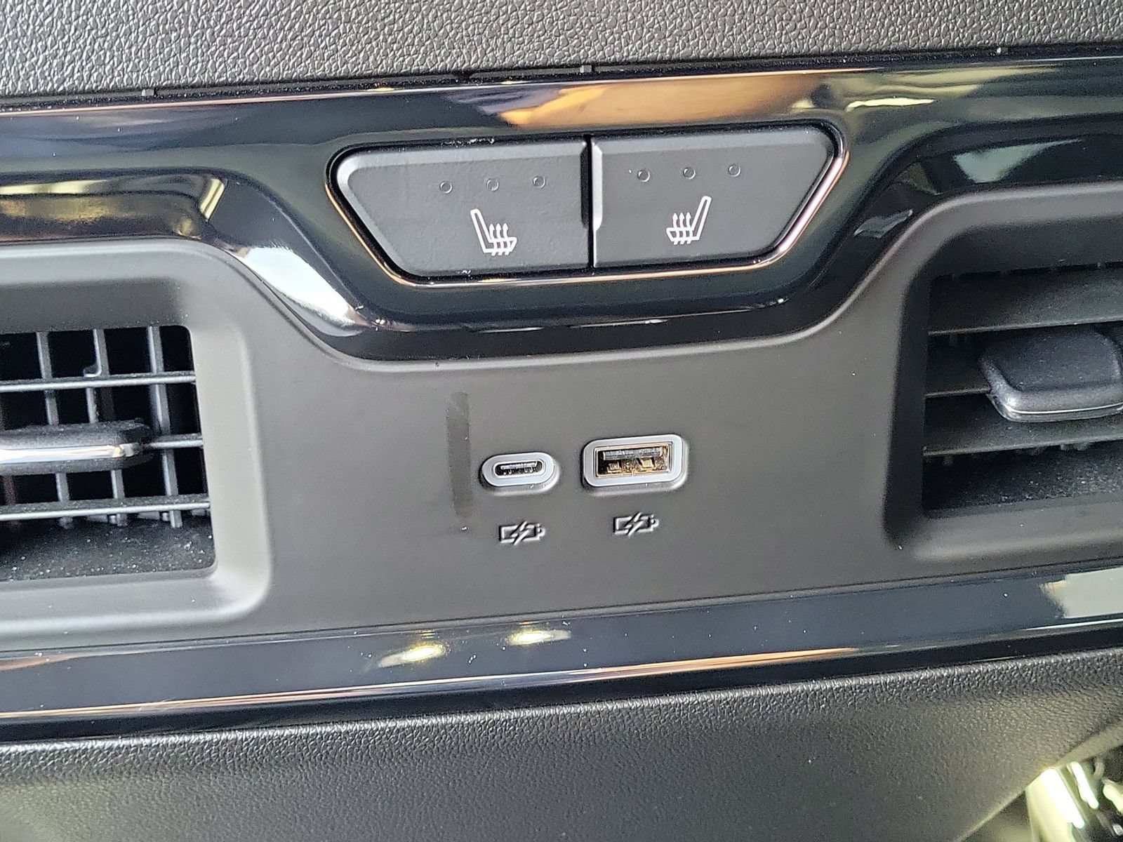 Used 2024 GMC Sierra 2500 AT4 w/ AT4 Premium Plus Package AWD/4WD image 12