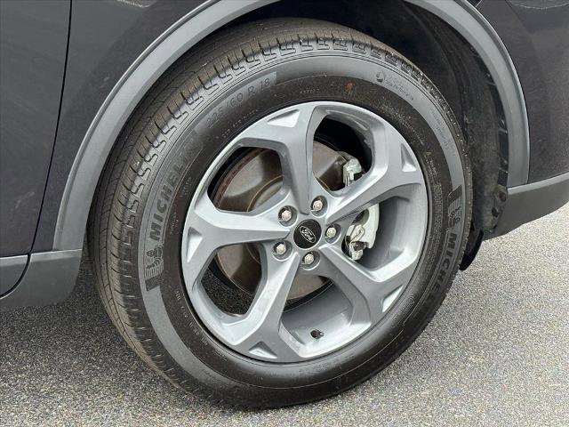 Certified 2025 Ford Escape ST-Line image 9