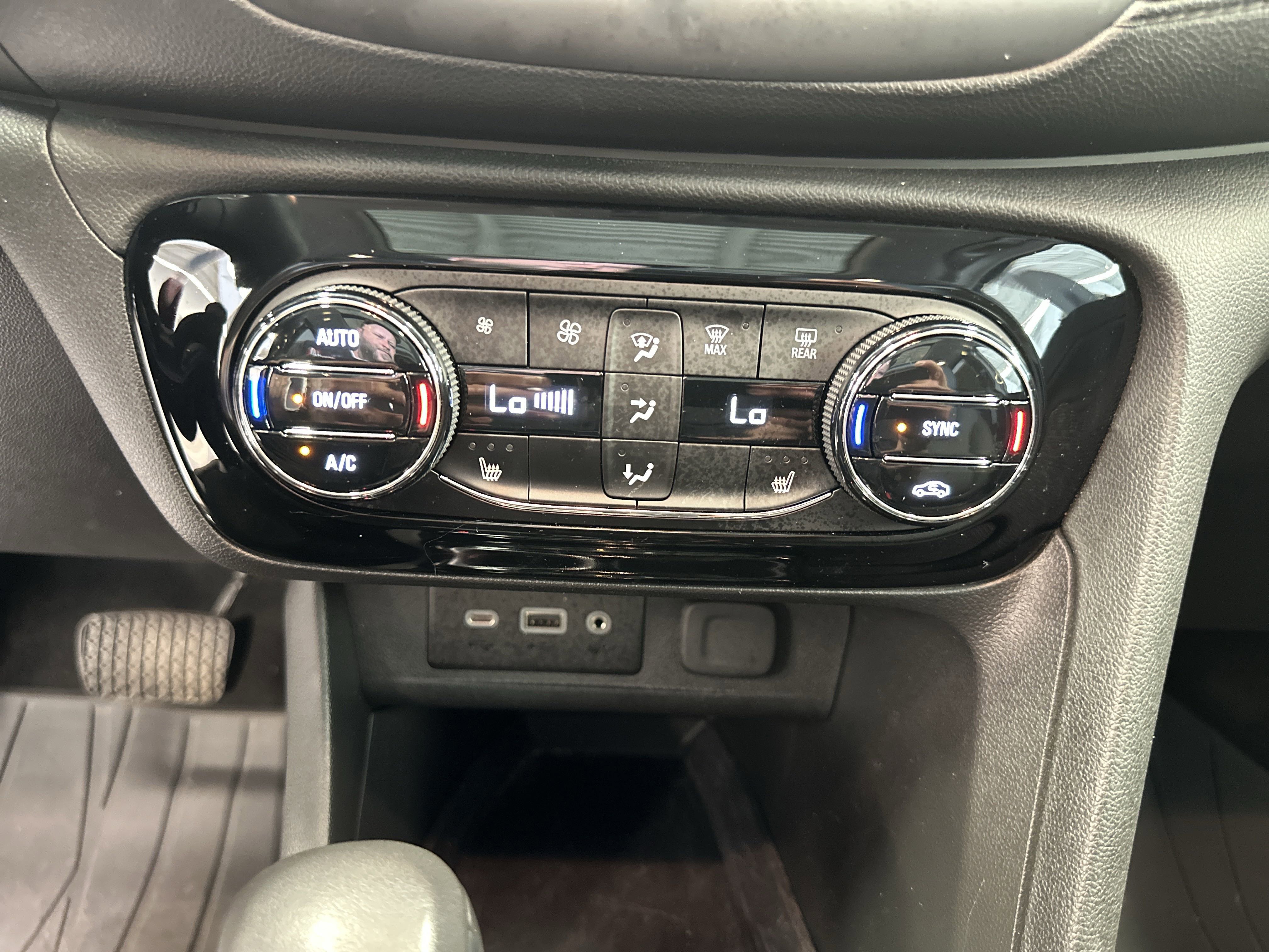 Used 2023 Buick Encore GX Essence w/ Experience Buick Package image 31