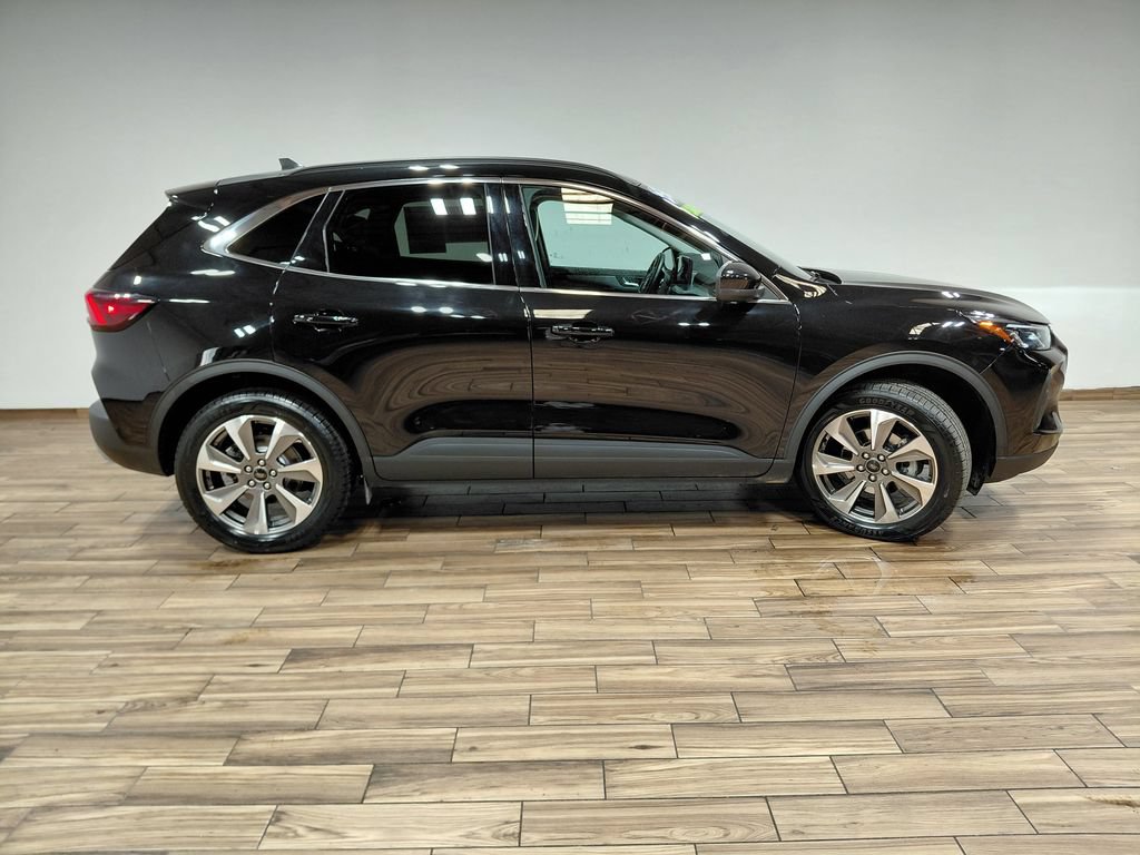 Certified 2025 Ford Escape Platinum AWD/4WD image 19