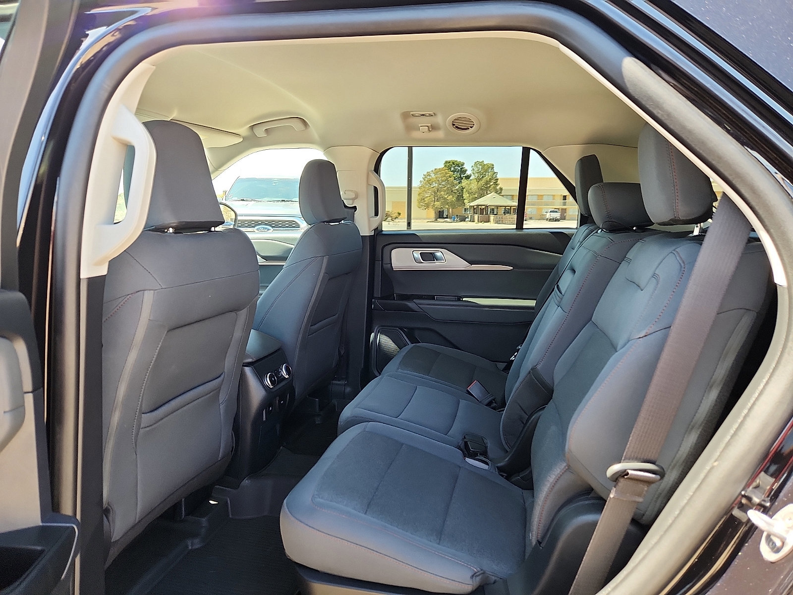 Certified 2025 Ford Explorer Active image 9