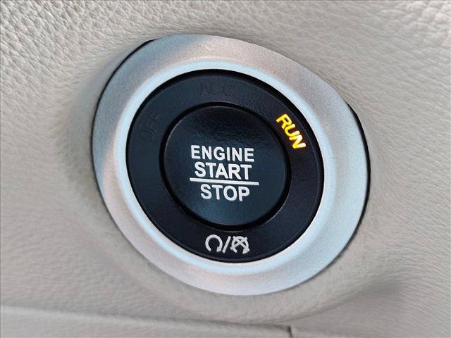 Used 2023 Chrysler Pacifica Touring-L FWD image 16