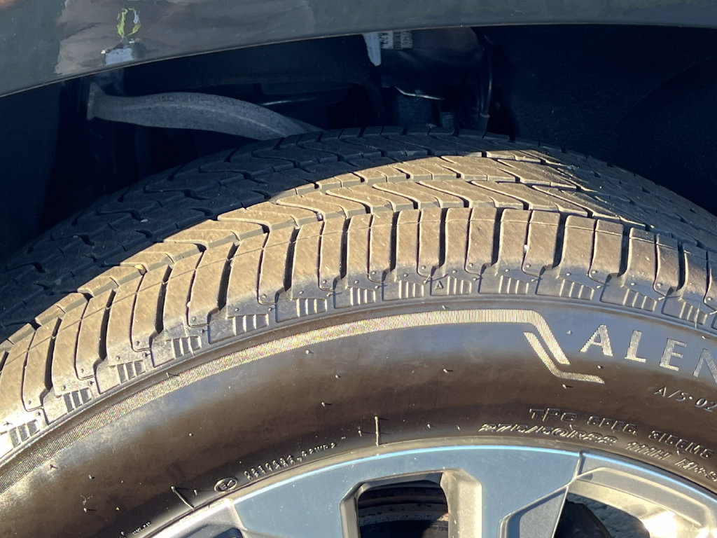 Used 2023 GMC Yukon XL Denali AWD/4WD image 8