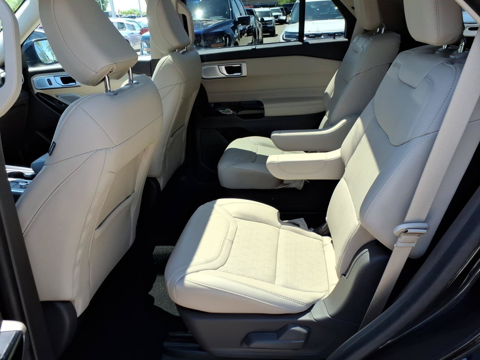 Certified 2023 Ford Explorer Platinum w/ Technology Package AWD/4WD image 14