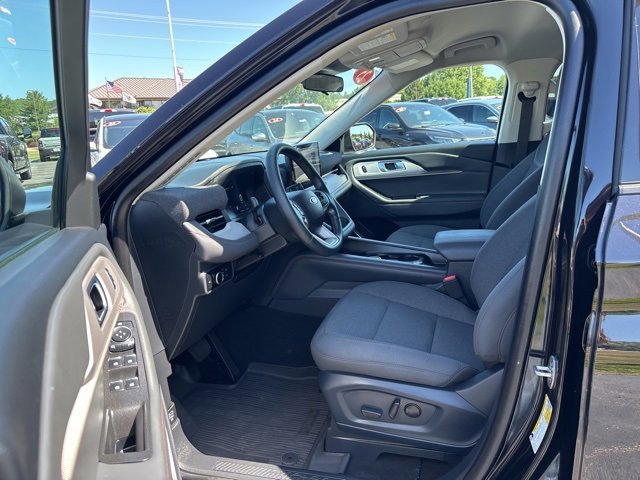 Certified 2025 Ford Explorer Active image 21