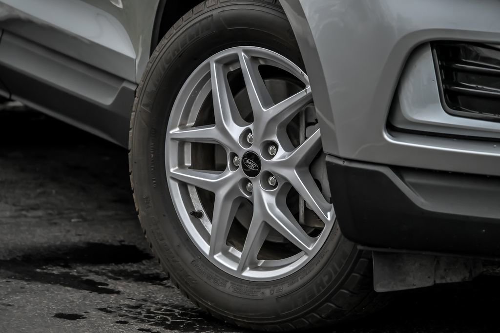 Certified 2024 Ford Edge SEL image 13