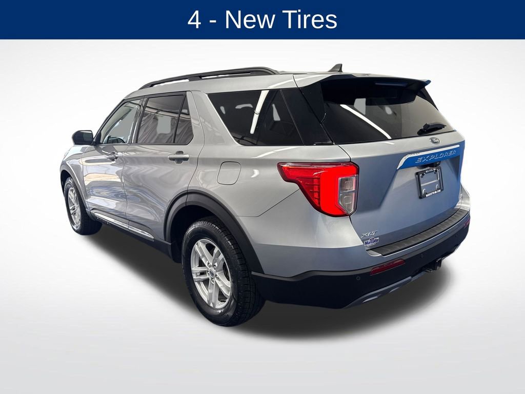 Certified 2021 Ford Explorer XLT w/ Equipment Group 202A AWD/4WD image 3