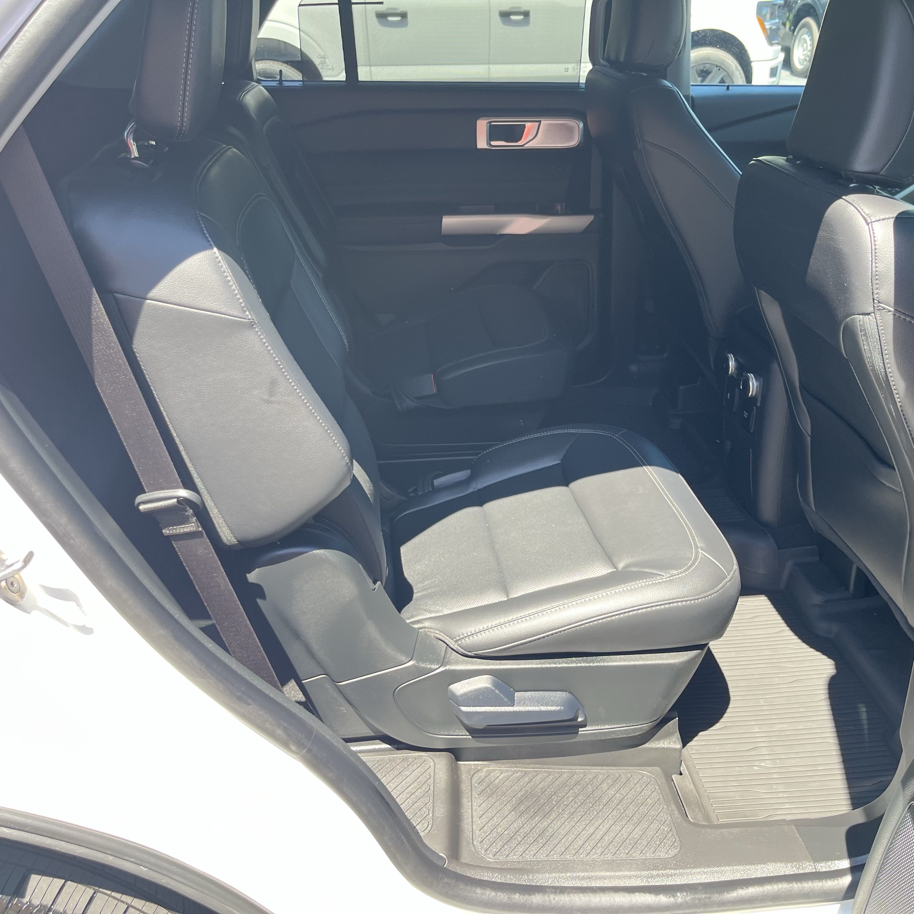 Certified 2024 Ford Explorer Limited w/ Limited Technology Package AWD/4WD image 15