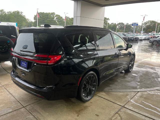 Used 2025 Chrysler Pacifica Limited FWD image 7