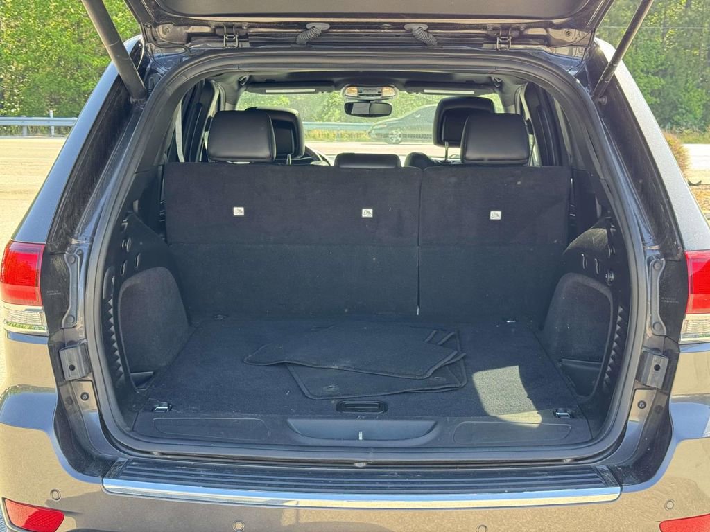 Used 2020 Jeep Grand Cherokee Limited AWD/4WD image 16