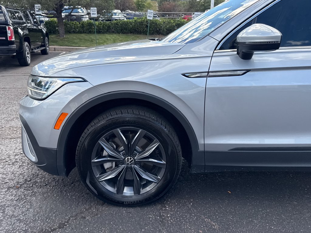 Used 2023 Volkswagen Tiguan SE AWD/4WD image 34