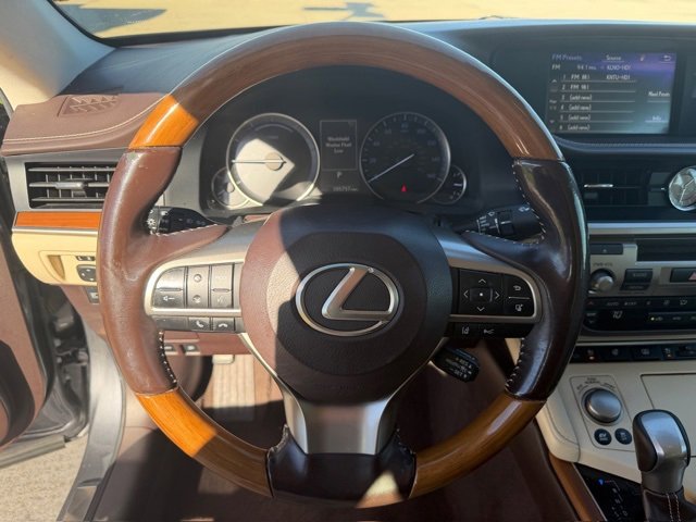 Used 2017 Lexus ES 300h w/ Luxury Package image 12