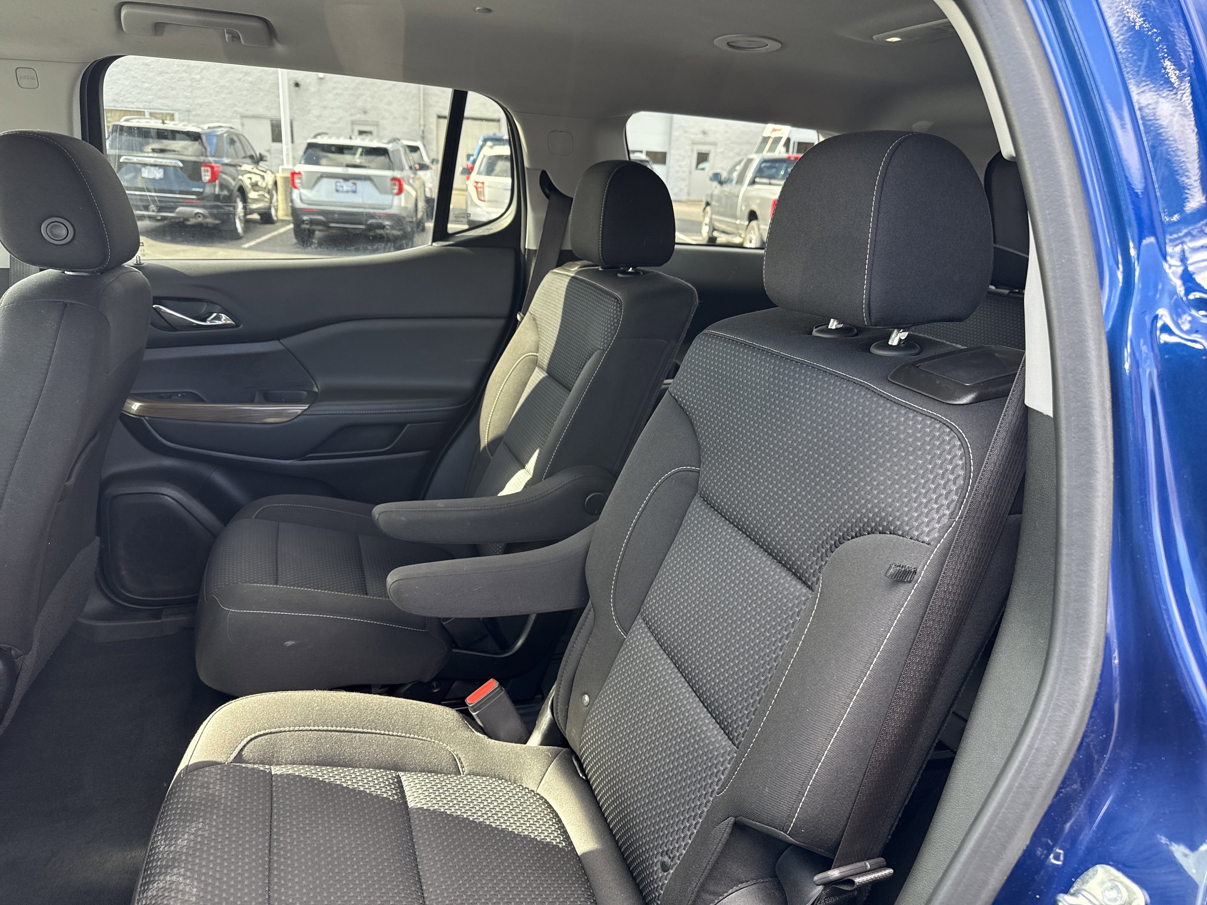 Used 2023 GMC Acadia SLE w/ Driver Convenience Package FWD image 14