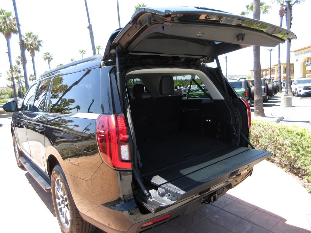 Certified 2025 Ford Expedition Max Active RWD image 24