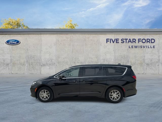 Used 2025 Chrysler Pacifica Select FWD image 5