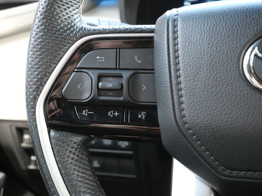 Used 2024 Toyota Sequoia Capstone AWD/4WD image 30