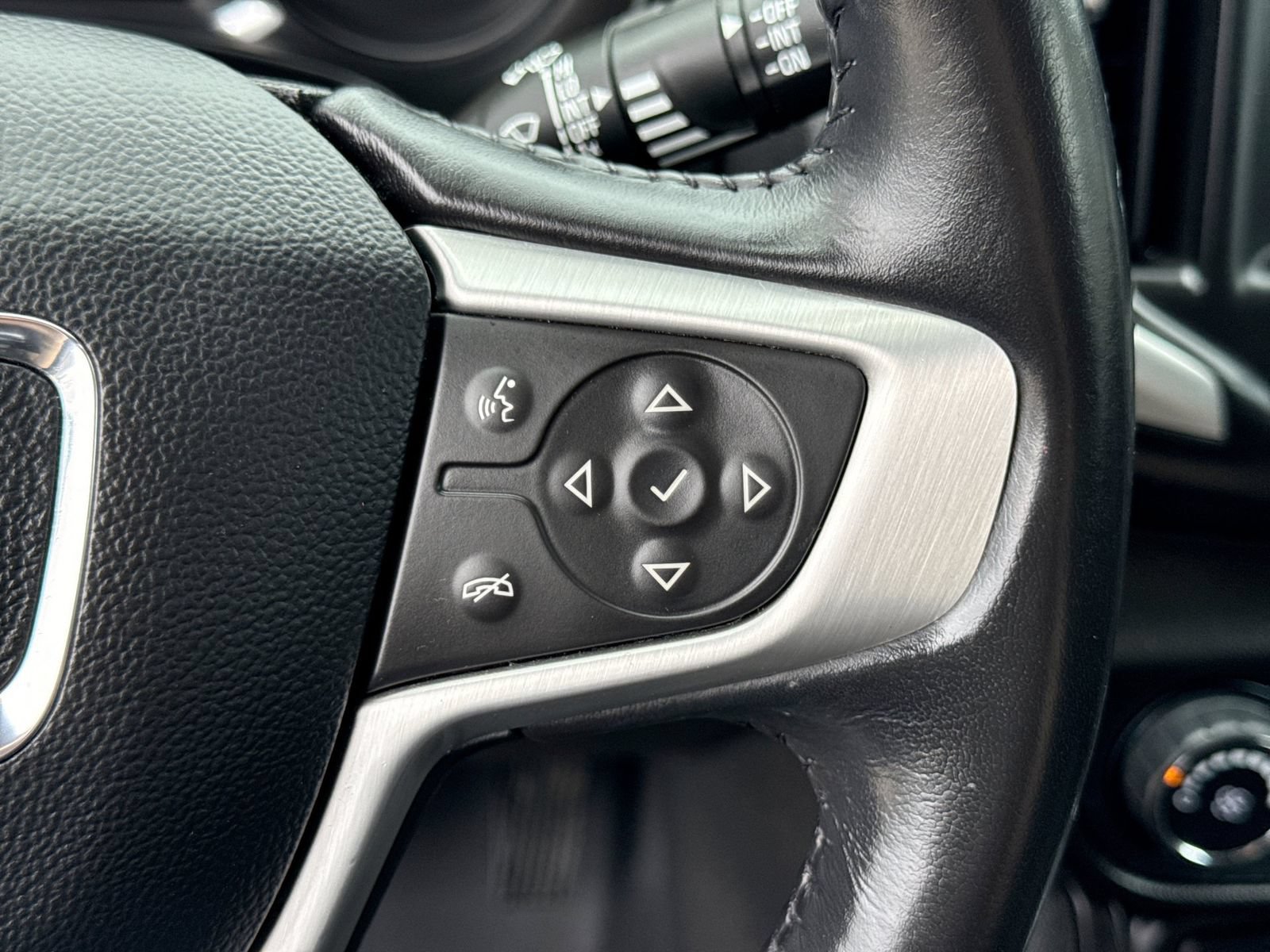 Used 2020 GMC Terrain SLE FWD image 25