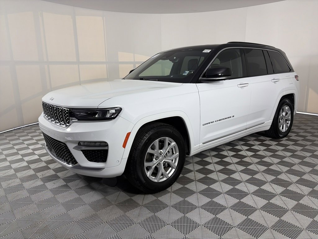 Used 2024 Jeep Grand Cherokee Summit image 3