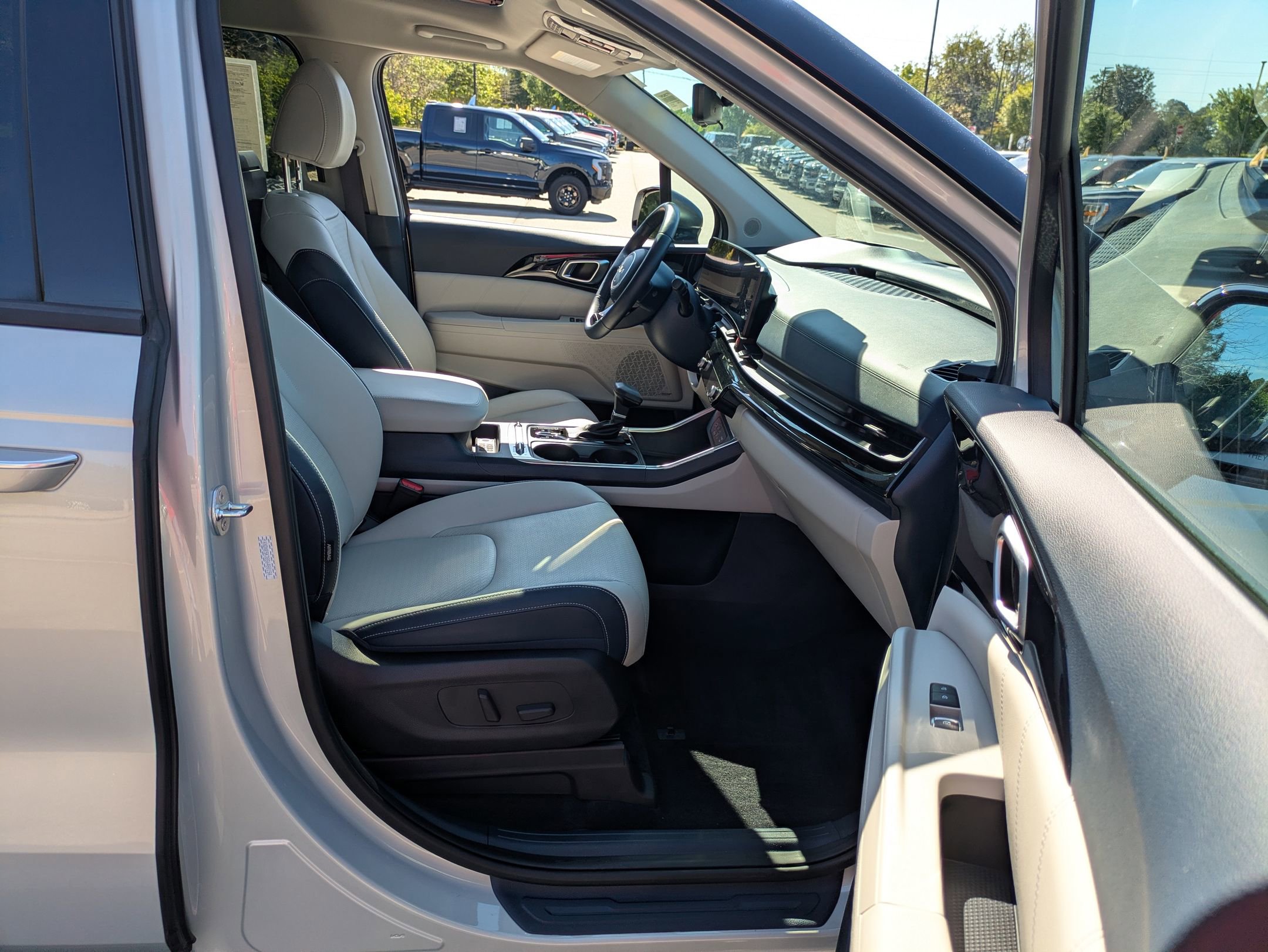 Used 2025 Kia Carnival SX Prestige FWD image 36